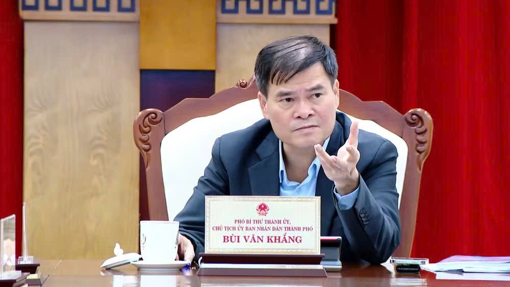 Ông Bùi Văn Khắng, Phó Bí thư Thành ủy, Chủ tịch UBND thành phố Quảng Ninh chủ trì cuộc họp Ông Bùi Văn Khắng, Phó Bí thư Thành ủy, Chủ tịch UBND thành phố Quảng Ninh chủ trì cuộc họp