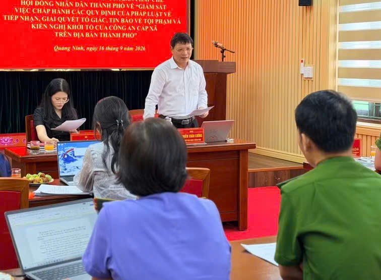 &Ocirc;ng Nghi&ecirc;m Xu&acirc;n Cường, Ph&oacute; Chủ tịch HĐND th&agrave;nh phố Quảng Ninh, ph&aacute;t biểu tại buổi gi&aacute;m s&aacute;t C&ocirc;ng an phường Mạo Kh&ecirc;