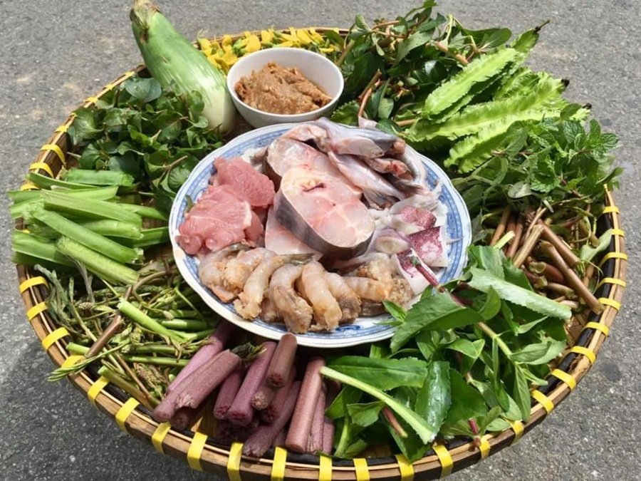 Bông súng, rau nhút, rau đắng, kèo nèo và bông điên điển... góp phần cân bằng vị mặn của mắm Bông súng, rau nhút, rau đắng, kèo nèo và bông điên điển... góp phần cân bằng vị mặn của mắm