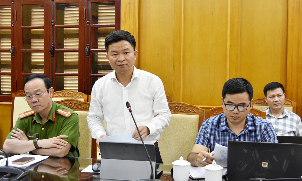Lãnh đạo Sở Khoa học và Công nghệ báo cáo về việc triển khai nền tảng iBacNinh. Lãnh đạo Sở Khoa học và Công nghệ báo cáo về việc triển khai nền tảng iBacNinh.