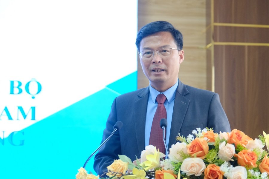 Ph&oacute; Chủ tịch UBND tỉnh Đinh Văn Tuấn ph&aacute;t biểu tại Hội nghị.