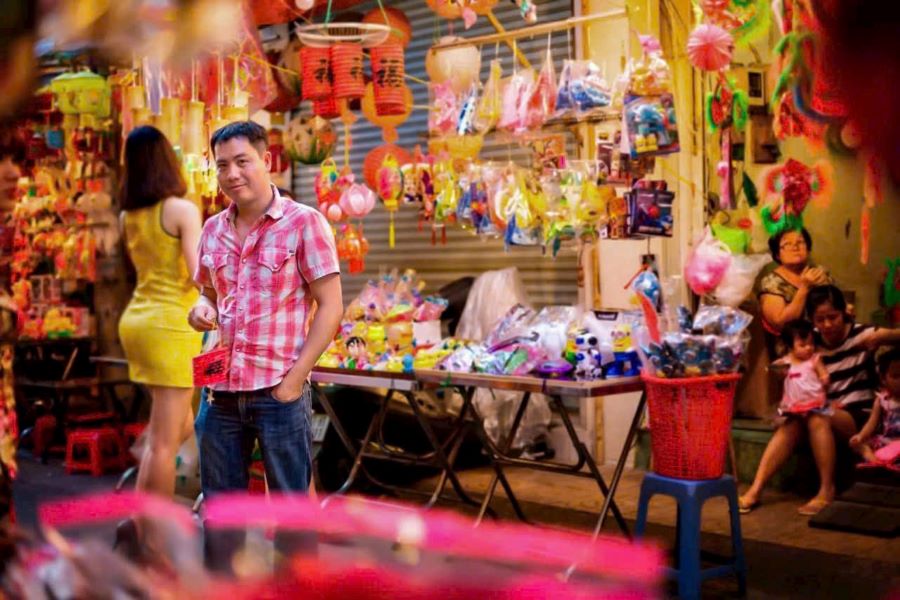 Mỗi người t&igrave;m đến phố lồng đ&egrave;n với một cảm x&uacute;c kh&aacute;c nhau