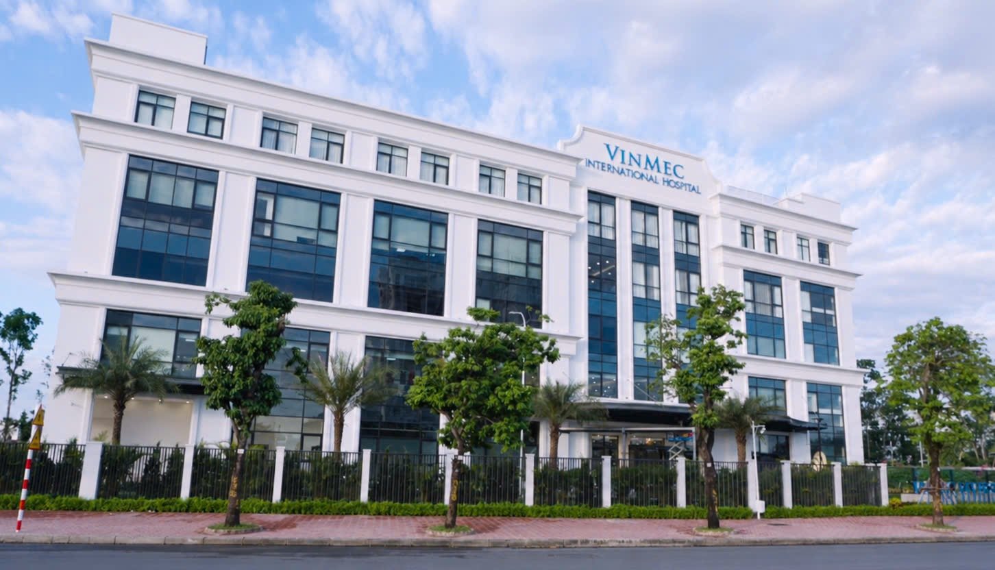 Vinmec Riverside có tổng diện tích 25.745 m², quy mô 5 tầng nổi, 25 phòng khám, đáp ứng khoảng 150.000 lượt khám/năm. Vinmec Riverside có tổng diện tích 25.745 m², quy mô 5 tầng nổi, 25 phòng khám, đáp ứng khoảng 150.000 lượt khám/năm.