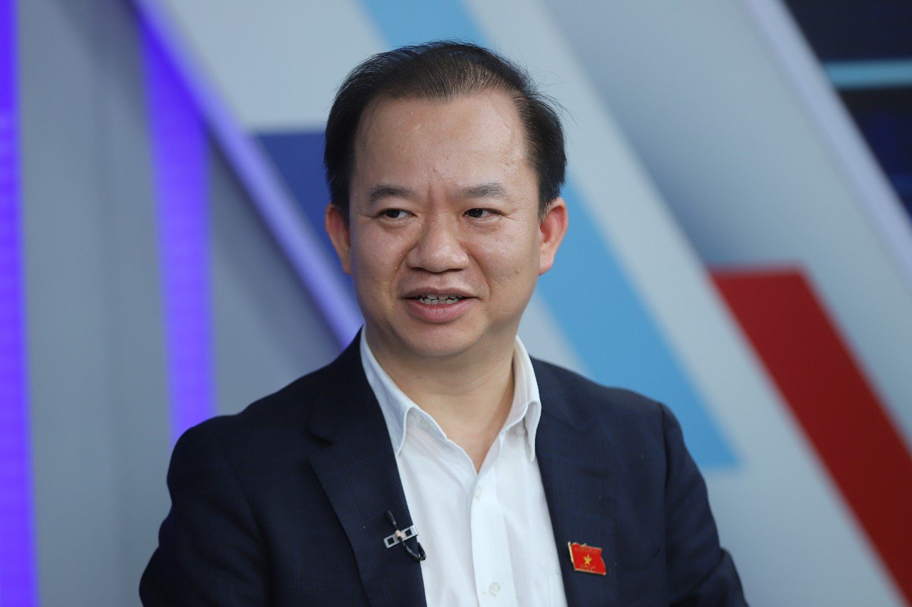 PGS.TS Bùi Hoài Sơn, Ủy viên chuyên trách Ủy ban Văn hóa và Xã hội của Quốc hội. PGS.TS Bùi Hoài Sơn, Ủy viên chuyên trách Ủy ban Văn hóa và Xã hội của Quốc hội.