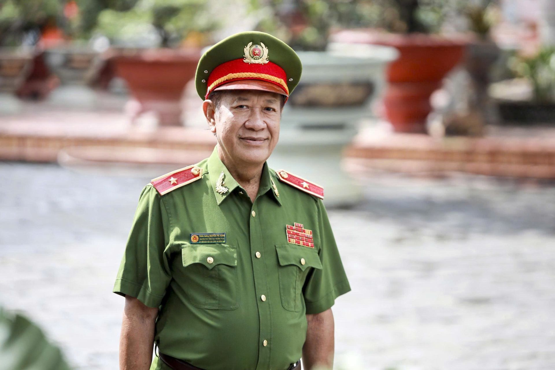 hiếu tướng Nguyễn Phi Hùng, nguyên Phó Tổng cục trưởng Tổng cục Cảnh sát phòng chống tội phạm, Bộ Công an, cho rằng điều tra và xử lý chỉ giải quyết từng vụ việc, còn muốn phòng ngừa tận gốc phải làm mất thị trường của nội dung xấu. hiếu tướng Nguyễn Phi Hùng, nguyên Phó Tổng cục trưởng Tổng cục Cảnh sát phòng chống tội phạm, Bộ Công an, cho rằng điều tra và xử lý chỉ giải quyết từng vụ việc, còn muốn phòng ngừa tận gốc phải làm mất thị trường của nội dung xấu.