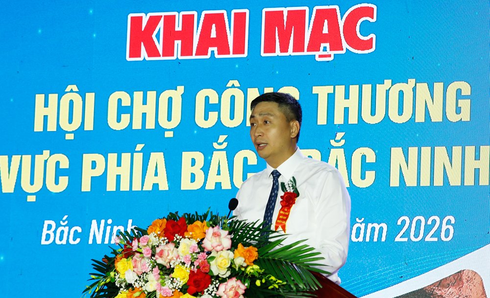 Đồng ch&iacute; Ho&agrave;ng Minh Chiến, Ph&oacute; Cục trưởng Cục X&uacute;c tiến thương mại (Bộ C&ocirc;ng Thương) ph&aacute;t biểu tại lễ khai mạc hội chợ.