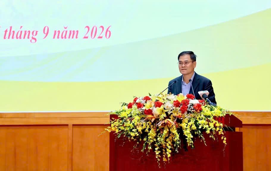 Ông Bùi Văn Khắng, Chủ tịch UBND thành phố Quảng Ninh, phát biểu chỉ đạo tại hội nghị Ông Bùi Văn Khắng, Chủ tịch UBND thành phố Quảng Ninh, phát biểu chỉ đạo tại hội nghị