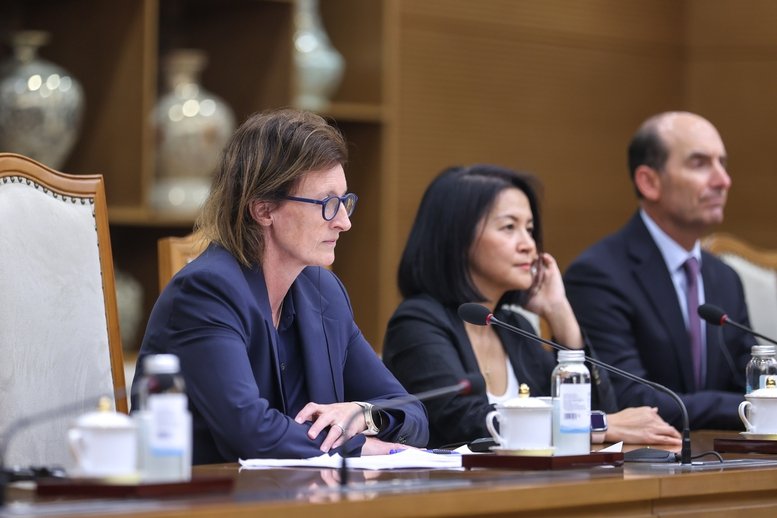 Bà Fiona Bassett: Việc FTSE Russell nâng hạng thị trường chứng khoán Việt Nam đã phản ánh những cam kết, nỗ lực cải cách và kết quả đạt được thời gian qua của Việt Nam, cũng như niềm tin của nhà đầu tư - Ảnh: chinhphu.vn/Nhật Bắc Bà Fiona Bassett: Việc FTSE Russell nâng hạng thị trường chứng khoán Việt Nam đã phản ánh những cam kết, nỗ lực cải cách và kết quả đạt được thời gian qua của Việt Nam, cũng như niềm tin của nhà đầu tư - Ảnh: chinhphu.vn/Nhật Bắc