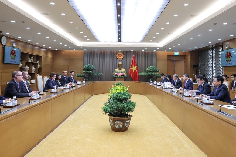 Thủ tướng tin tưởng, với sự hợp tác của FTSE Russell và các đối tác toàn cầu, TTCK Việt Nam sẽ phát triển hơn nữa, không chỉ duy trì mức xếp hạng, mà còn thực sự vươn tầm khu vực - Ảnh: chinhphu.vn/Nhật Bắc Thủ tướng tin tưởng, với sự hợp tác của FTSE Russell và các đối tác toàn cầu, TTCK Việt Nam sẽ phát triển hơn nữa, không chỉ duy trì mức xếp hạng, mà còn thực sự vươn tầm khu vực - Ảnh: chinhphu.vn/Nhật Bắc
