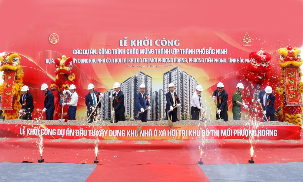 Các đại biểu thực hiện nghi thức khởi công dự án. Các đại biểu thực hiện nghi thức khởi công dự án.