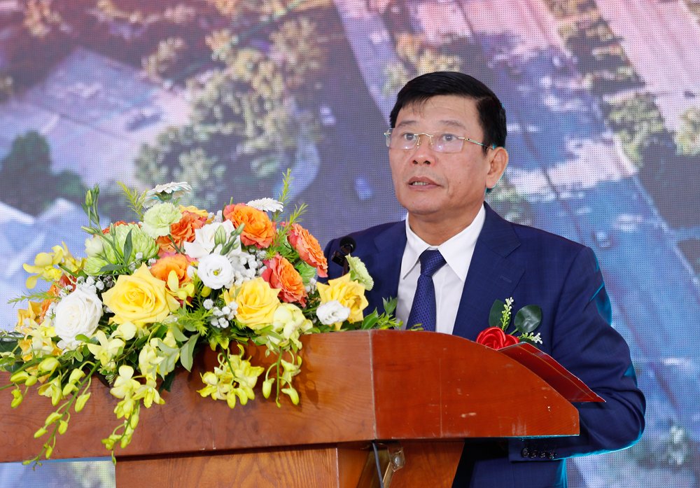 Đồng chí Ngô Tân Phượng, Phó Chủ tịch UBND tỉnh Bắc Ninh phát biểu tại buổi lễ. Đồng chí Ngô Tân Phượng, Phó Chủ tịch UBND tỉnh Bắc Ninh phát biểu tại buổi lễ.