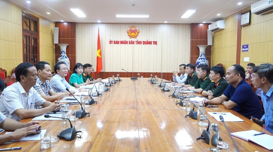 To&agrave;n cảnh buổi l&agrave;m việc