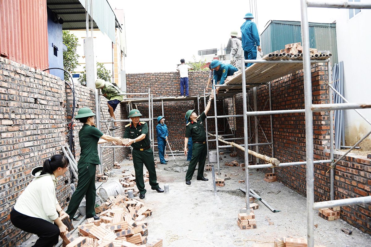 Lực lượng vũ trang và các đoàn thể tham gia hỗ trợ xây dựng nhà ở cho con của người hoạt động kháng chiến bị nhiễm chất độc hóa học trên địa bàn phường Phương Liễu Lực lượng vũ trang và các đoàn thể tham gia hỗ trợ xây dựng nhà ở cho con của người hoạt động kháng chiến bị nhiễm chất độc hóa học trên địa bàn phường Phương Liễu