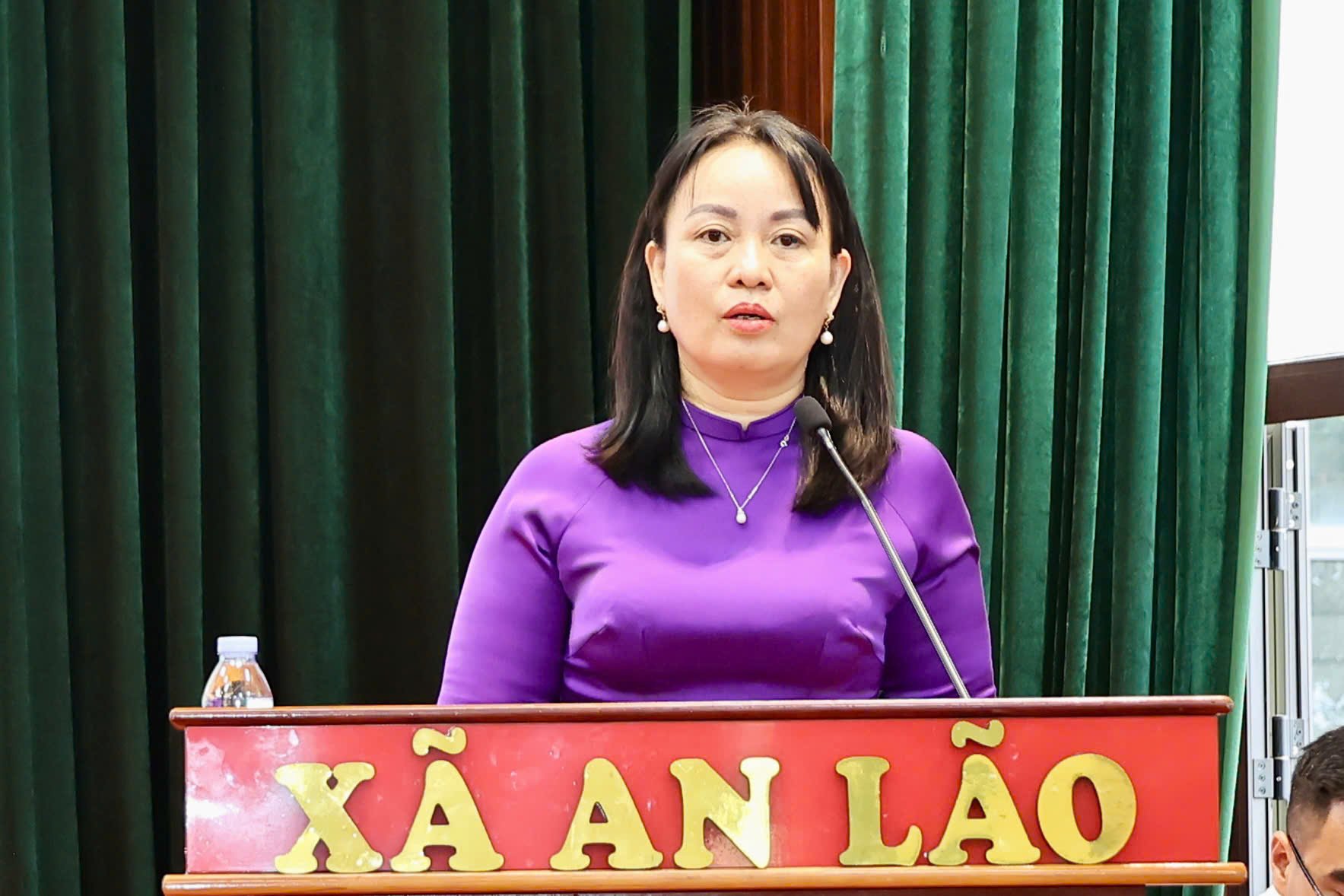 Đồng chí Ngô Thị Thanh Thủy, Bí thư Đảng ủy, Chủ tịch HĐND xã phát biểu chỉ đạo tại Hội nghị. Đồng chí Ngô Thị Thanh Thủy, Bí thư Đảng ủy, Chủ tịch HĐND xã phát biểu chỉ đạo tại Hội nghị.