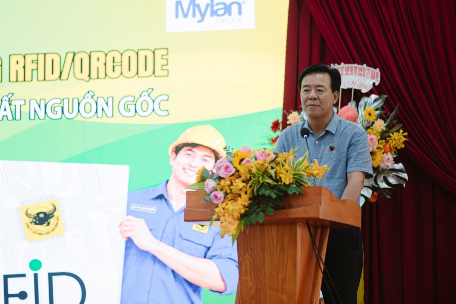 Ông Ngô Văn Đông - Tổng Giám đốc Công ty Cổ phần Phân bón Bình Điền nhấn mạnh RFID tích hợp QR Code không chỉ là một dự án công nghệ mà là cam kết của Bình Điền về chất lượng, tính minh bạch và trách nhiệm đối với nhà phân phối, đại lý và hàng triệu bà con nông dân Ông Ngô Văn Đông - Tổng Giám đốc Công ty Cổ phần Phân bón Bình Điền nhấn mạnh RFID tích hợp QR Code không chỉ là một dự án công nghệ mà là cam kết của Bình Điền về chất lượng, tính minh bạch và trách nhiệm đối với nhà phân phối, đại lý và hàng triệu bà con nông dân