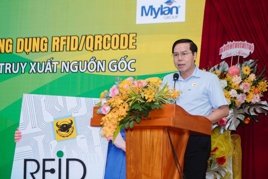 Ông Võ Văn Phu – Phó Tổng Giám đốc Công ty CP Phân bón Bình Điền, Trưởng ban chuyển đổi số của Công ty phát biểu tại buổi lễ Ông Võ Văn Phu – Phó Tổng Giám đốc Công ty CP Phân bón Bình Điền, Trưởng ban chuyển đổi số của Công ty phát biểu tại buổi lễ