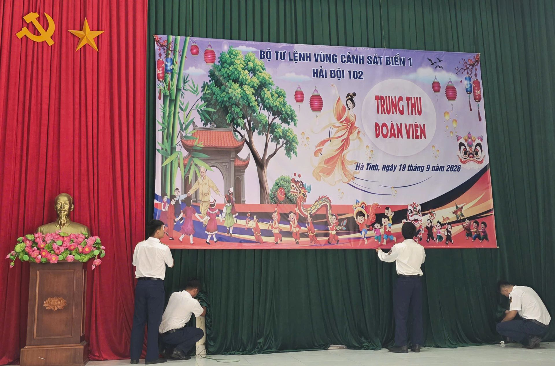Cán bộ, chiến sĩ Hải đội 102 hoàn thiện maket, chuẩn bị không gian cho chương trình “Trung thu đoàn viên” năm 2026. Cán bộ, chiến sĩ Hải đội 102 hoàn thiện maket, chuẩn bị không gian cho chương trình “Trung thu đoàn viên” năm 2026.