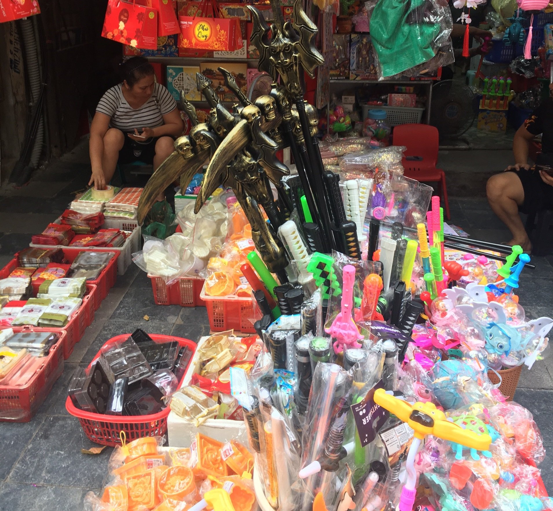 Tăng cường kiểm tra thị trường đồ chơi trẻ em, ngăn hàng không rõ nguồn gốc đến tay người tiêu dùng Tăng cường kiểm tra thị trường đồ chơi trẻ em, ngăn hàng không rõ nguồn gốc đến tay người tiêu dùng