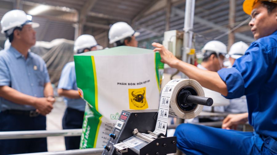 Hệ thống RFID tích hợp QR Code hướng đến mục tiêu kết nối dữ liệu, chuyển giao tri thức và gia tăng trải nghiệm cho người sử dụng phân bón Hệ thống RFID tích hợp QR Code hướng đến mục tiêu kết nối dữ liệu, chuyển giao tri thức và gia tăng trải nghiệm cho người sử dụng phân bón