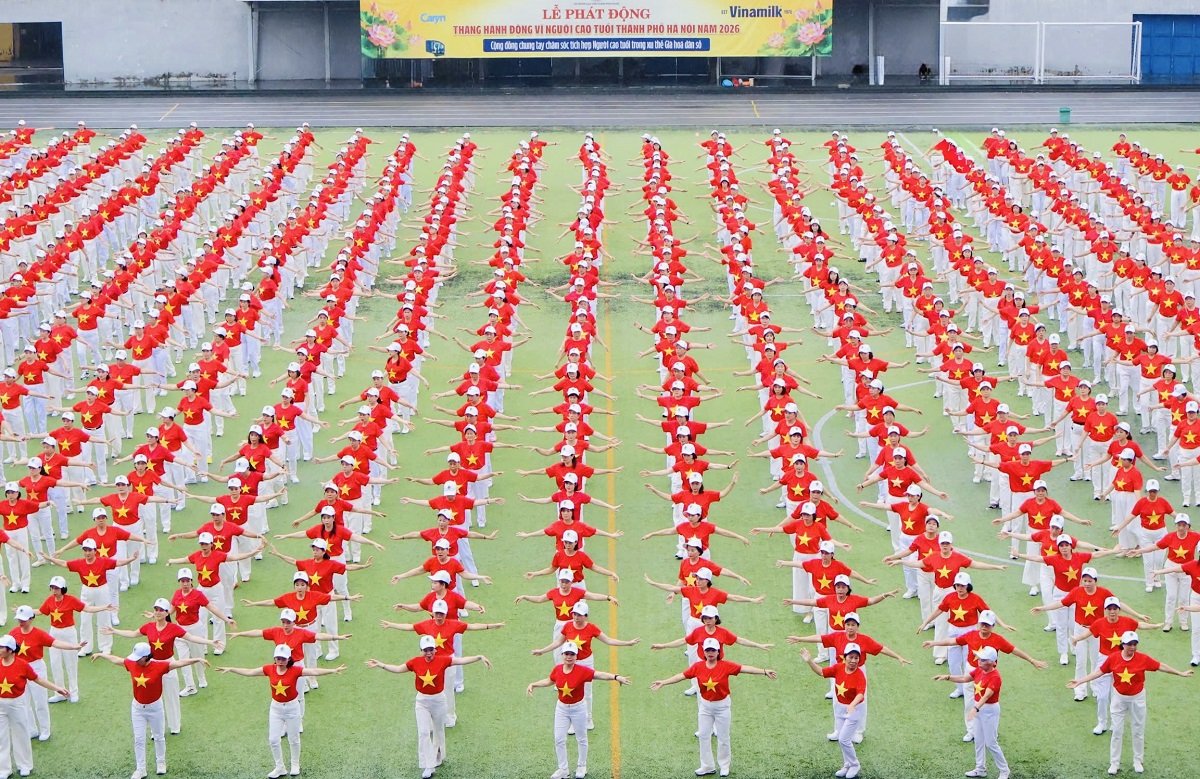 Hơn 2.000 người cao tuổi cùng lan tỏa tinh thần “Chủ động sống khỏe - Rực rỡ tuổi hoàng kim” tại Hà Nội. Ảnh: Vi Nam Hơn 2.000 người cao tuổi cùng lan tỏa tinh thần “Chủ động sống khỏe - Rực rỡ tuổi hoàng kim” tại Hà Nội. Ảnh: Vi Nam