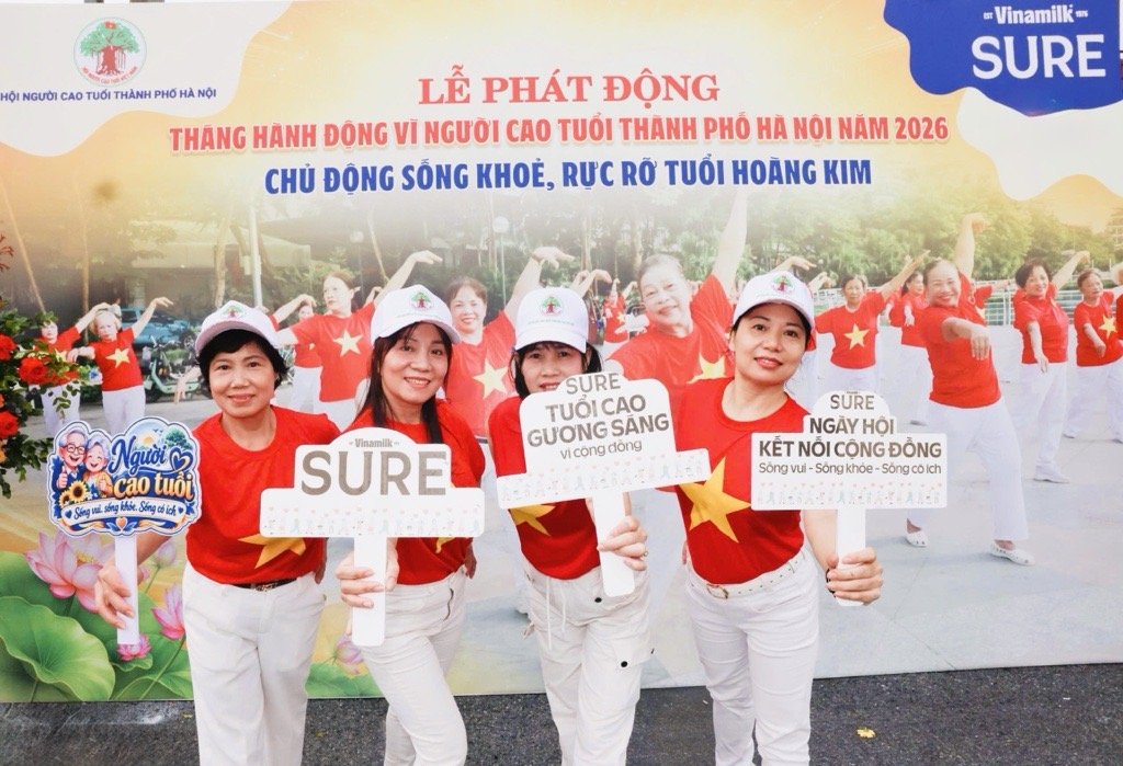 Người cao tuổi cùng Vinamilk Sure lan tỏa tinh thần chủ động sống khỏe, sống vui và tích cực. Ảnh: Vi Nam Người cao tuổi cùng Vinamilk Sure lan tỏa tinh thần chủ động sống khỏe, sống vui và tích cực. Ảnh: Vi Nam