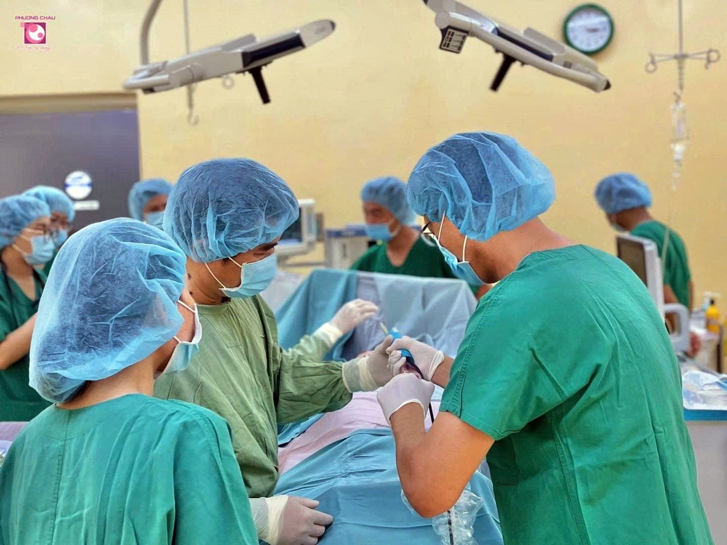 Các bác sĩ Bệnh viện Quốc tế Phương Châu Sóc Trăng khám chữa bệnh cho bệnh nhân Các bác sĩ Bệnh viện Quốc tế Phương Châu Sóc Trăng khám chữa bệnh cho bệnh nhân