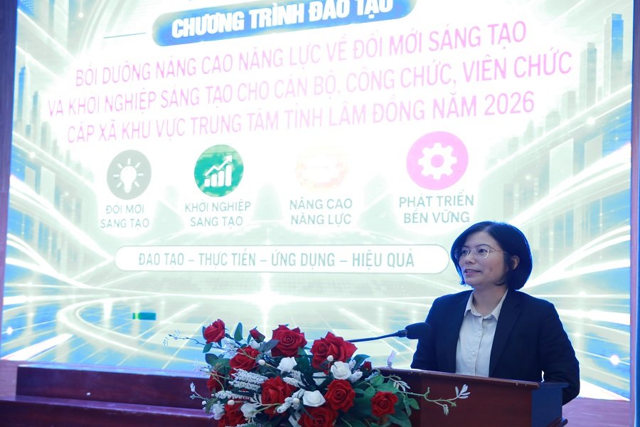 Bà Phạm Thị Nhâm - Phó giám đốc Sở Khoa học và Công nghệ phát biểu khai mạc Hội nghị. Bà Phạm Thị Nhâm - Phó giám đốc Sở Khoa học và Công nghệ phát biểu khai mạc Hội nghị.