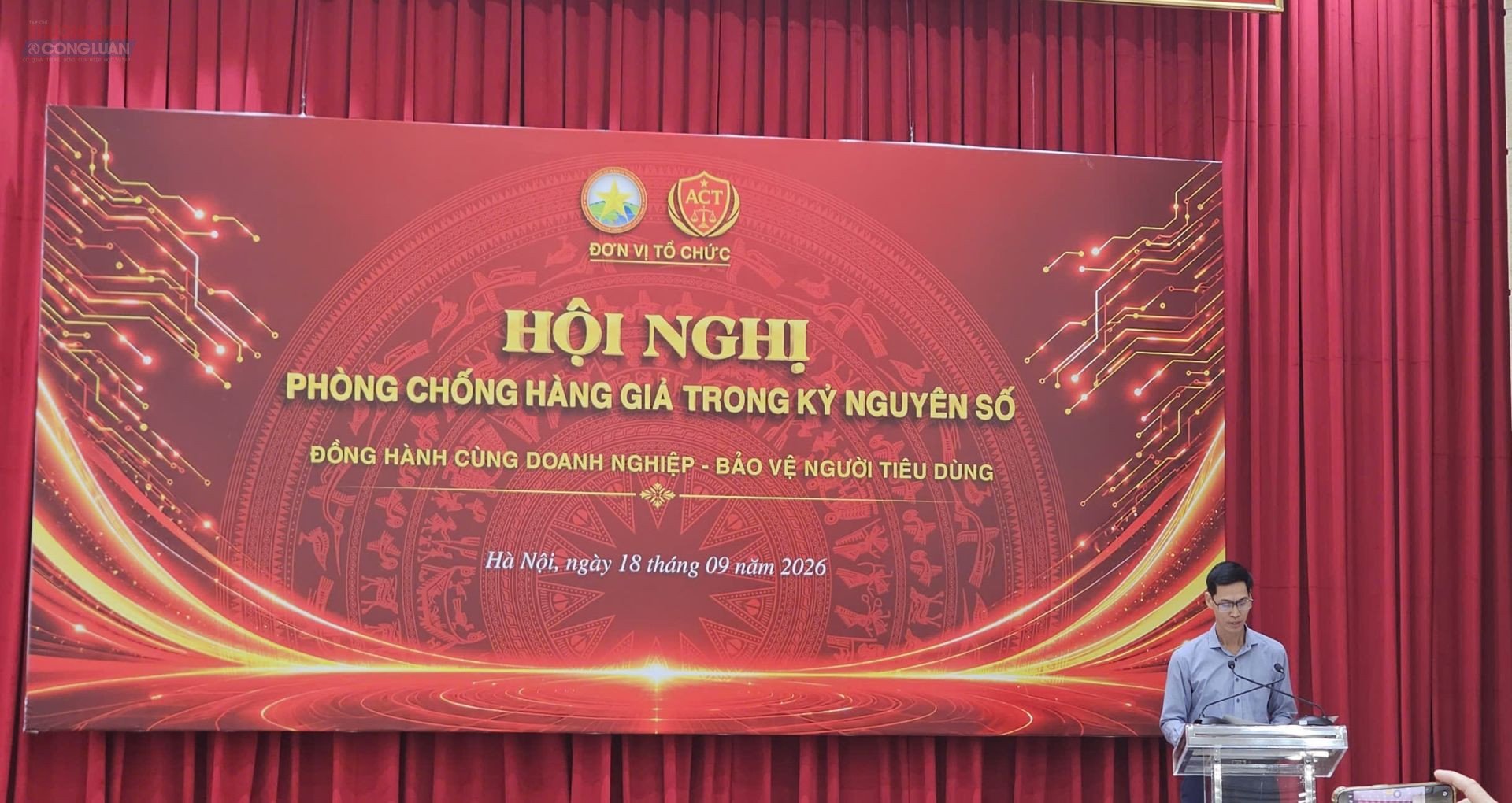 &Ocirc;ng Phạm Minh Tu&acirc;n &ndash; Đại diện Ban Chỉ đạo quốc gia chống bu&ocirc;n lậu, gian lận thương mại v&agrave; h&agrave;ng giả &ndash; Ban Chỉ đạo 389 quốc gia &ndash; chia sẻ với Hội nghị chủ đề: &ldquo;Thực trạng h&agrave;ng giả, h&agrave;ng k&eacute;m chất lượng trong nền kinh tế hiện nay&rdquo;.