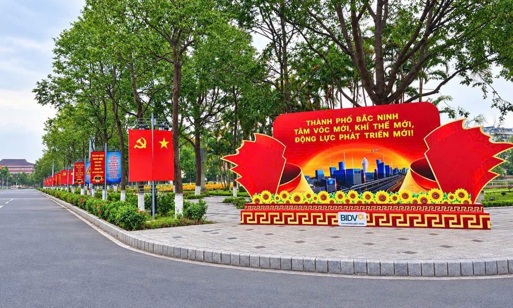 Các tuyến đường, công viên tại phường Kinh Bắc được trang hoàng rực rỡ, sẵn sàng đón mừng ngày hội lớn.. Các tuyến đường, công viên tại phường Kinh Bắc được trang hoàng rực rỡ, sẵn sàng đón mừng ngày hội lớn..