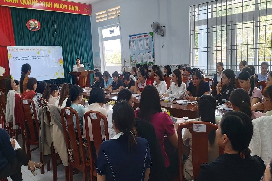 Lớp bồi dưỡng tại Trung tâm Hỗ trợ phát triển giáo dục hòa nhập Cam Ly. Lớp bồi dưỡng tại Trung tâm Hỗ trợ phát triển giáo dục hòa nhập Cam Ly.