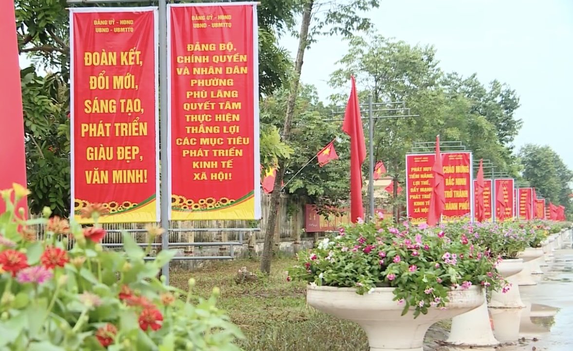 Trên các tuyến đường xã Phù Lãng rực rỡ sắc đỏ cờ hoa. Trên các tuyến đường xã Phù Lãng rực rỡ sắc đỏ cờ hoa.