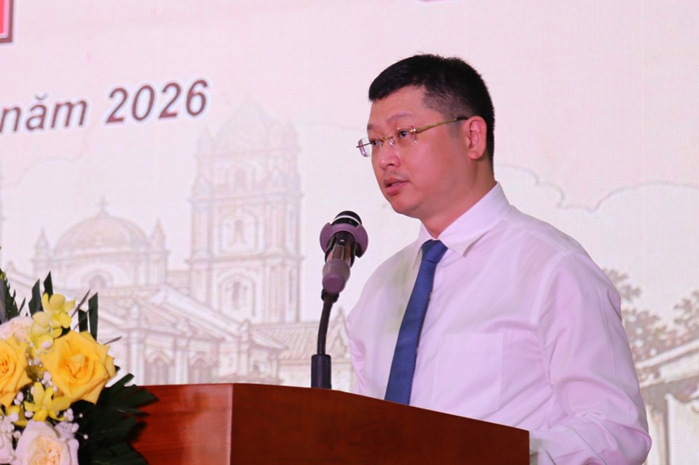 Ph&oacute; B&iacute; thư Tỉnh ủy Trần Huy Phương ph&aacute;t biểu tại lễ khai mạc Triển l&atilde;m.