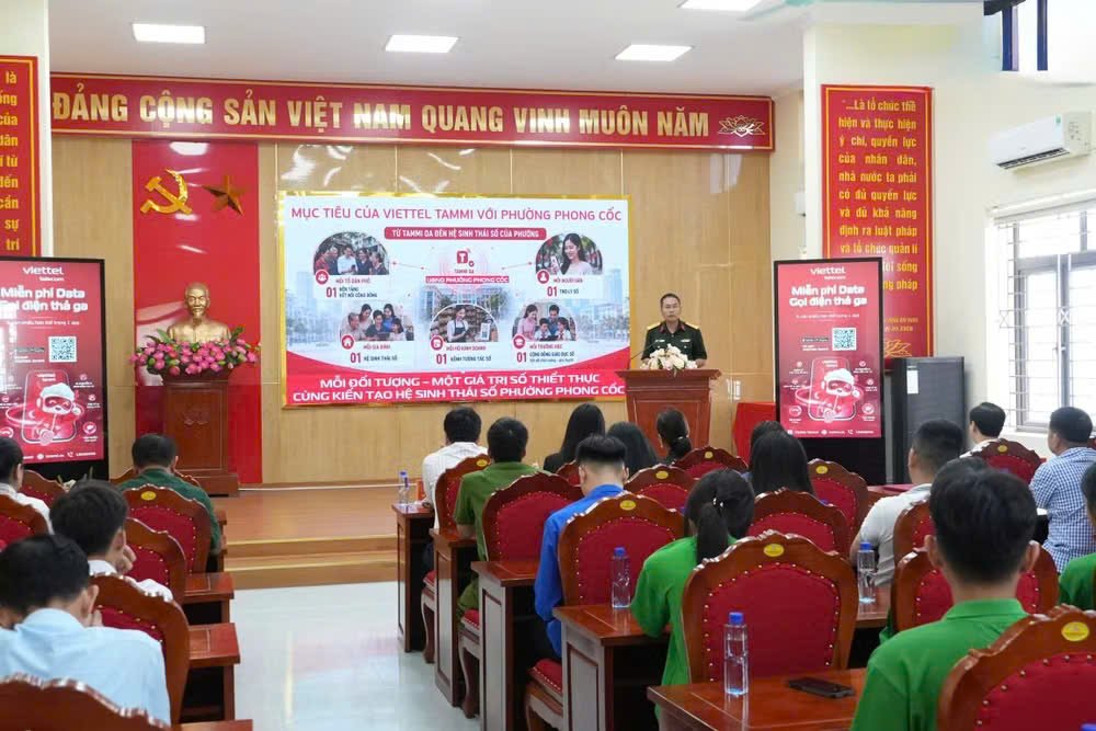 L&atilde;nh đạo Viettel Quảng Ninh giới thiệu c&aacute;c giải ph&aacute;p v&agrave; t&iacute;nh năng nổi bật của Tammi OA cũng như cam kết đồng h&agrave;nh của Viettel Quảng Ninh trong qu&aacute; tr&igrave;nh hướng dẫn người d&acirc;n sử dụng ứng dụng