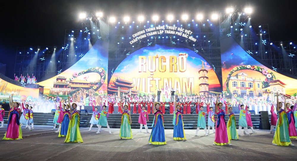 Chương trình được dàn dựng công phu, hoành tráng. Chương trình được dàn dựng công phu, hoành tráng.