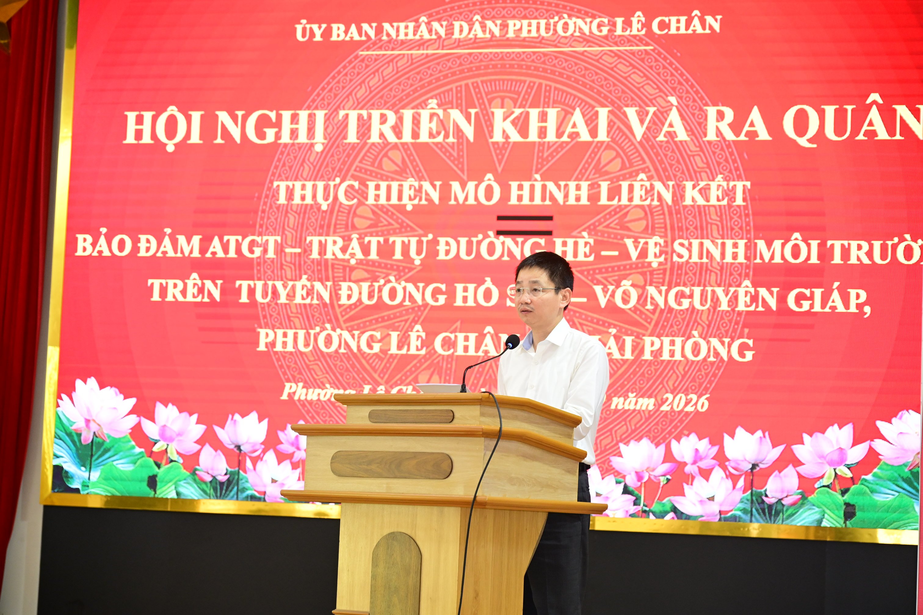 Đồng chí Phạm Việt Anh - Ủy viên Ban Thường vụ Đảng ủy, Phó Chủ tịch Ủy ban nhân dân, Phó Trưởng ban Thường trực Ban Chỉ đạo 799 phường phát biểu tại hội nghị. Đồng chí Phạm Việt Anh - Ủy viên Ban Thường vụ Đảng ủy, Phó Chủ tịch Ủy ban nhân dân, Phó Trưởng ban Thường trực Ban Chỉ đạo 799 phường phát biểu tại hội nghị.