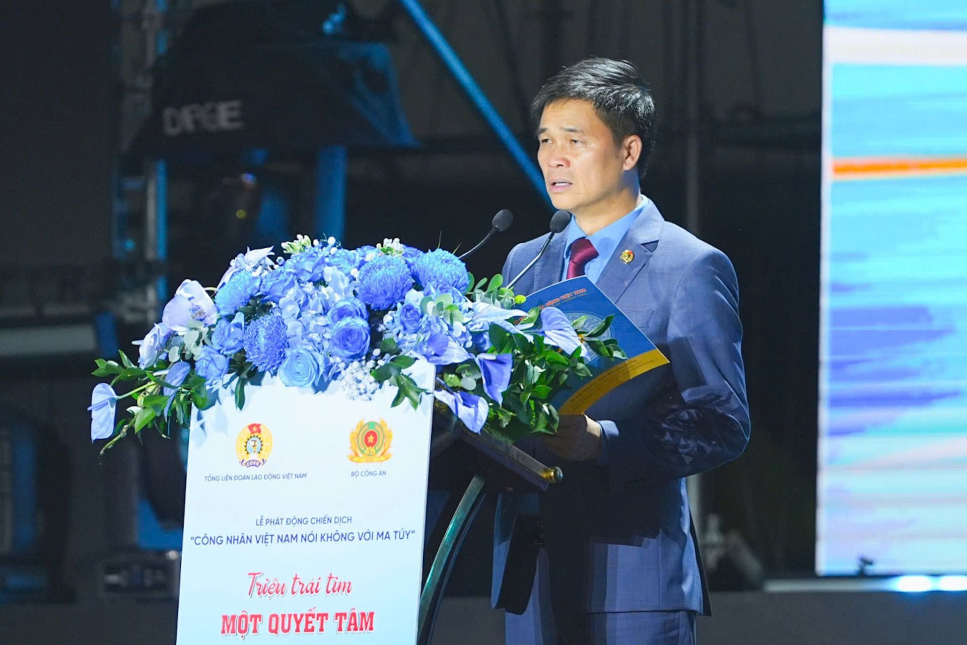 Đồng ch&iacute; Ngọ Duy Hiểu, Ph&oacute; Chủ tịch Thường trực Tổng Li&ecirc;n đo&agrave;n Lao động Việt Nam, Ủy vi&ecirc;n Ban Chỉ đạo Trung ương Chương tr&igrave;nh mục ti&ecirc;u quốc gia ph&ograve;ng, chống ma t&uacute;y ph&aacute;t động chiến dịch.