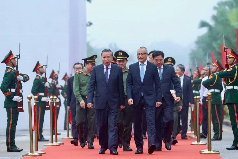 Tổng B&iacute; thư, Chủ tịch nước T&ocirc; L&acirc;m tới dự Lễ kỷ niệm 72 năm Ng&agrave;y B&aacute;c Hồ về thăm Đền H&ugrave;ng v&agrave; kh&aacute;nh th&agrave;nh c&ocirc;ng tr&igrave;nh Tượng đ&agrave;i &ldquo;B&aacute;c Hồ với ng&agrave;y hội non s&ocirc;ng&rdquo;.