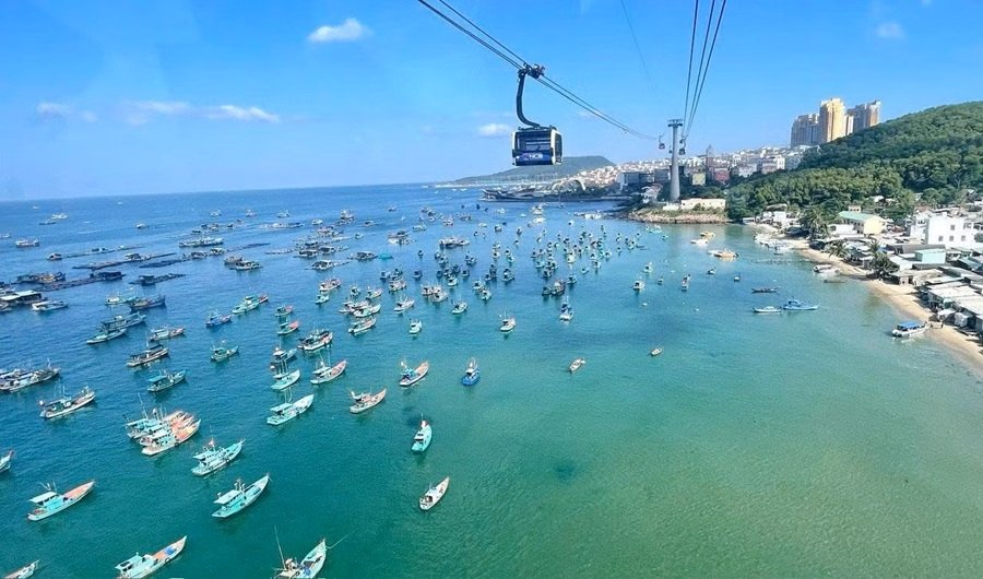 Du lịch biển Việt Nam có sức cạnh tranh lớn khi biết phát huy giá trị cảnh quan và văn hóa (Ảnh: TRANG ANH) Du lịch biển Việt Nam có sức cạnh tranh lớn khi biết phát huy giá trị cảnh quan và văn hóa (Ảnh: TRANG ANH)