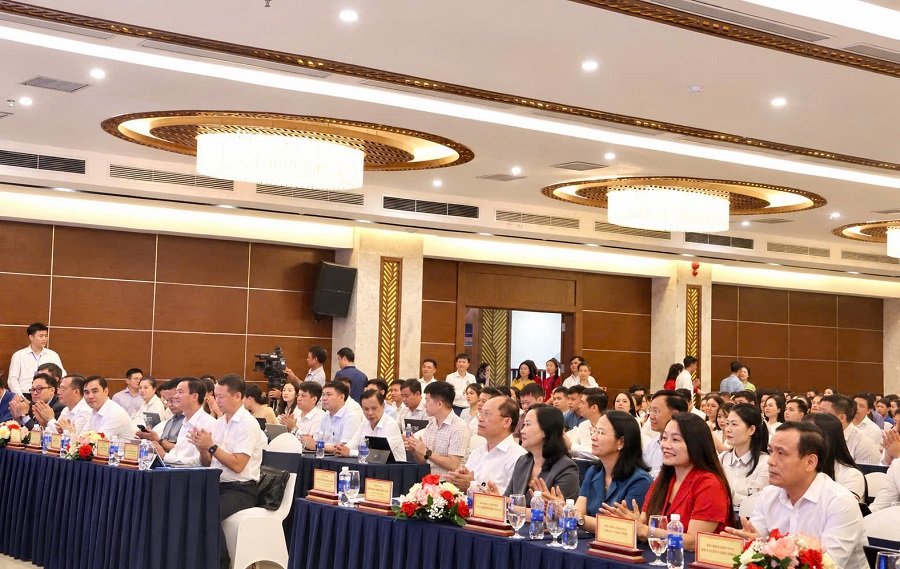 C&aacute;c đại biểu tham gia diễn đ&agrave;n