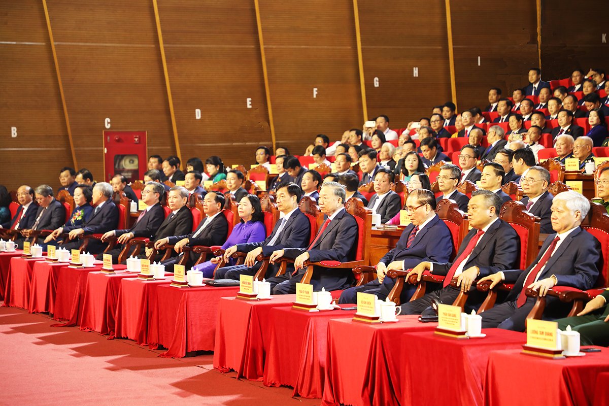 Tổng Bí thư, Chủ tịch nước Tô Lâm cùng các đồng chí lãnh đạo, nguyên lãnh đạo Đảng, Nhà nước tham dự buổi lễ Tổng Bí thư, Chủ tịch nước Tô Lâm cùng các đồng chí lãnh đạo, nguyên lãnh đạo Đảng, Nhà nước tham dự buổi lễ