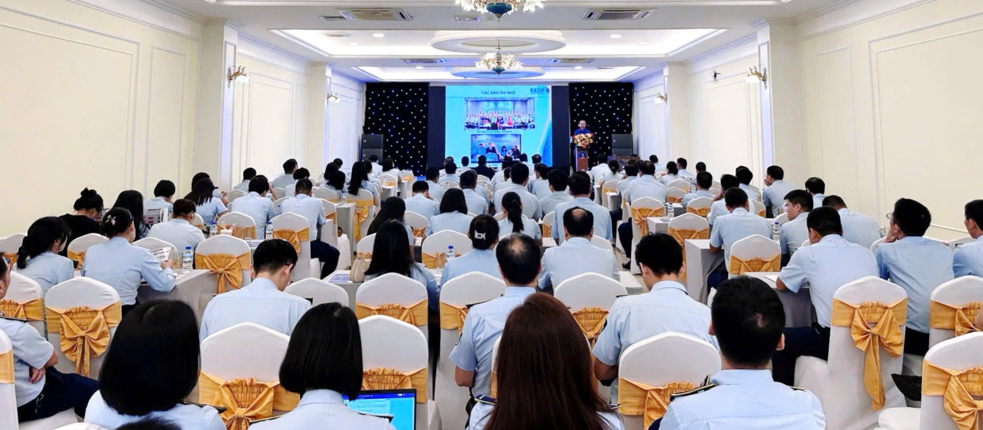 Quang cảnh hội nghị Quang cảnh hội nghị