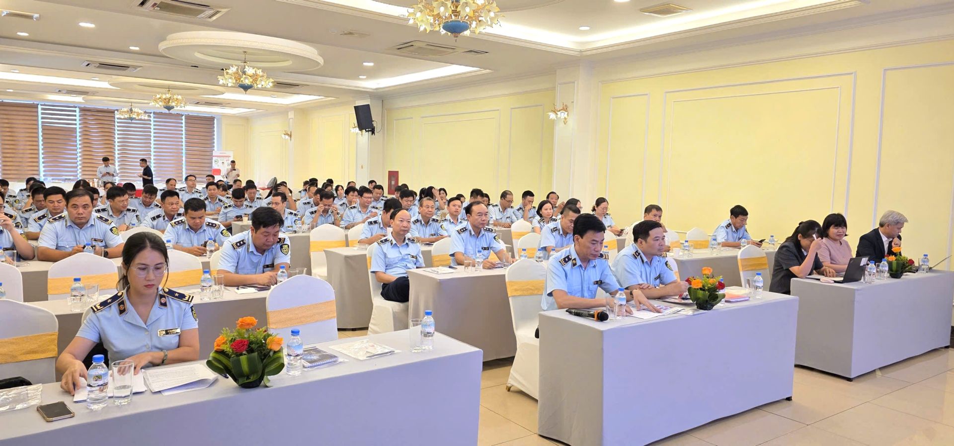 Các đại biểu tham dự hội nghị Các đại biểu tham dự hội nghị