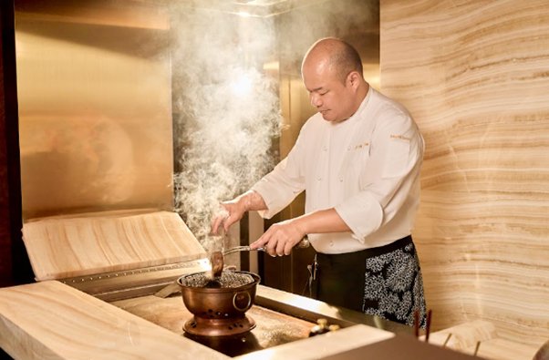 Kỹ thuật nướng Wagyu độc quyền của đầu bếp Junichi Yoshida Kỹ thuật nướng Wagyu độc quyền của đầu bếp Junichi Yoshida