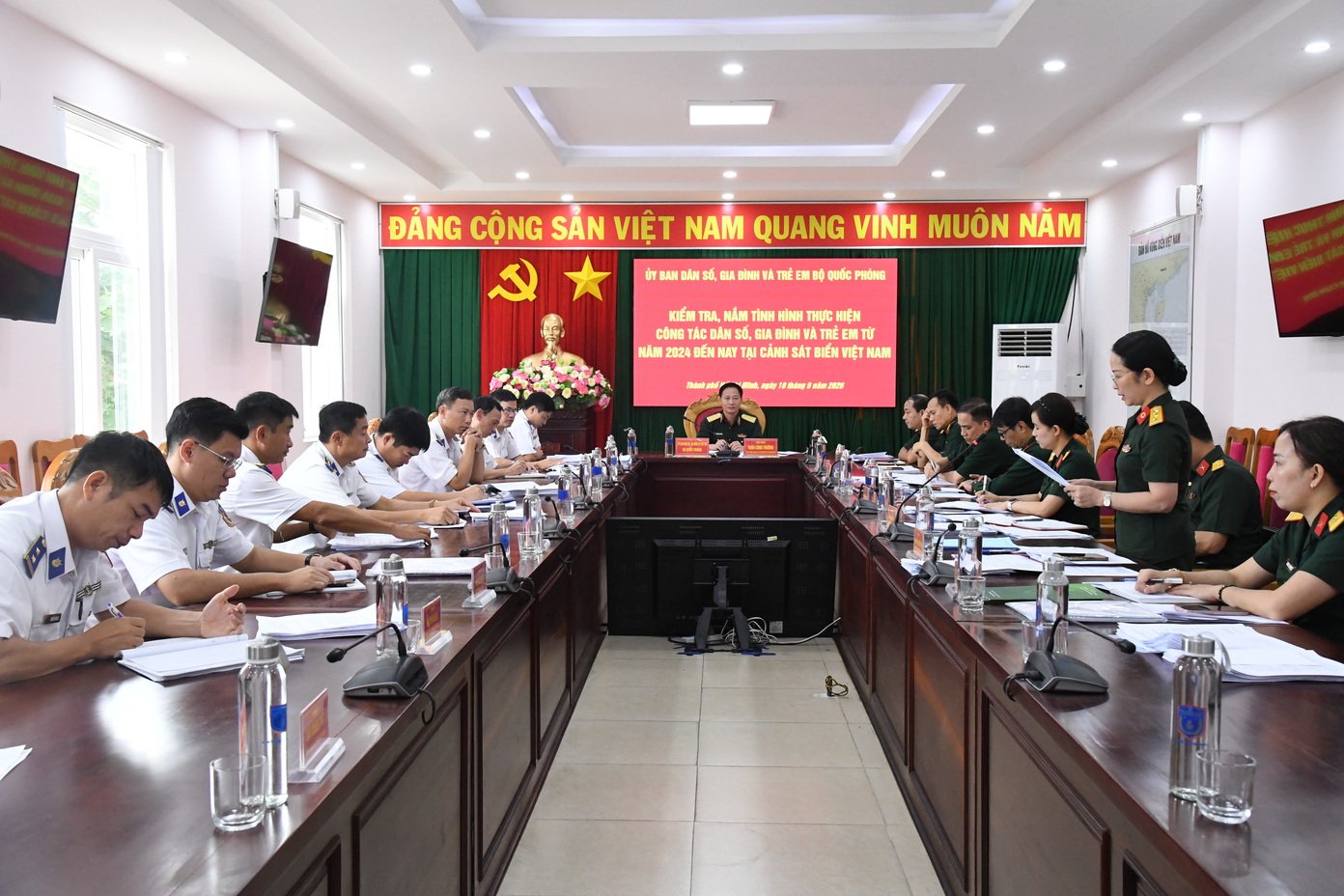 Quang cảnh buổi làm việc Quang cảnh buổi làm việc