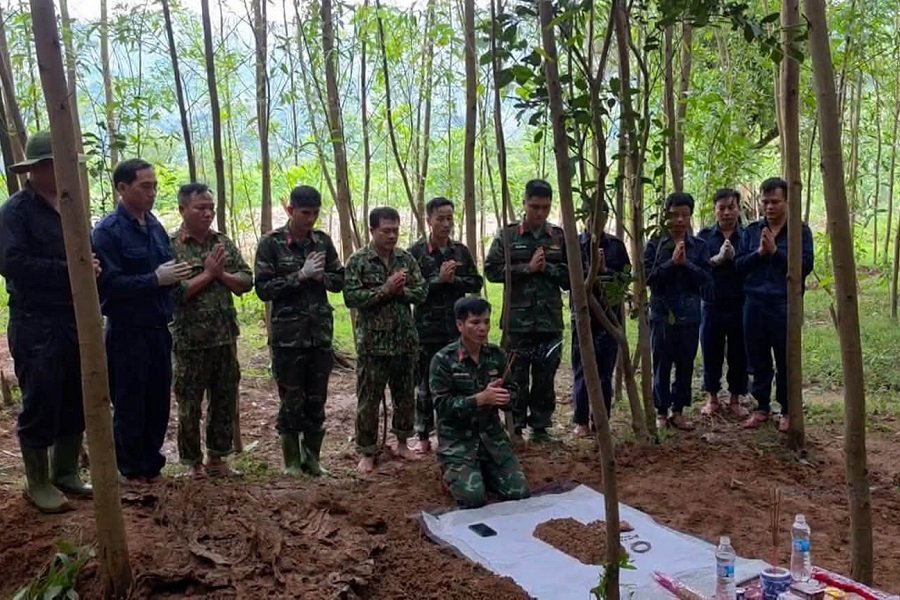 Công tác cất bốc, quy tập được thực hiện cẩn trọng, chu đáo và chăm sóc, hương khói theo phong tục và quy định Công tác cất bốc, quy tập được thực hiện cẩn trọng, chu đáo và chăm sóc, hương khói theo phong tục và quy định