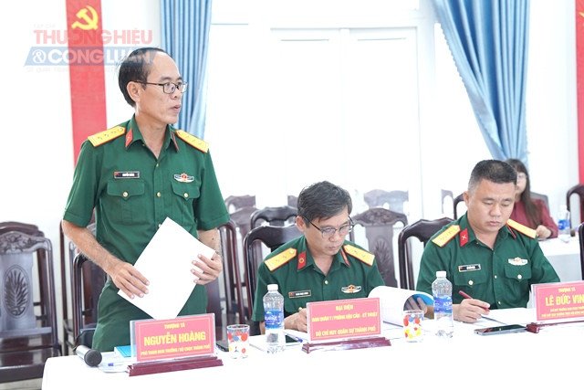 Thượng t&aacute; Nguyễn Ho&agrave;ng, Ph&oacute; Tham mưu trưởng, Bộ Chỉ huỷ Qu&acirc;n sự Th&agrave;nh phố ph&aacute;t biểu.