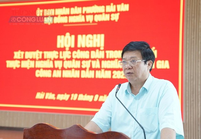 &Ocirc;ng Nguyễn Th&uacute;c Dũng, Chủ tịch UBND, Chủ tịch Hội đồng nghĩa vụ qu&acirc;n sự phường Hải V&acirc;n ph&aacute;t biểu.