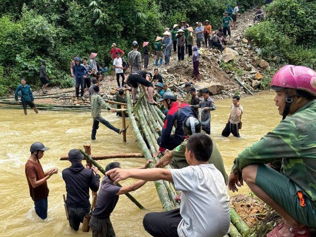 hai cầu tạm đã hoàn thành, tuyến đường đã được thông, tạo điều kiện để học sinh trở lại trường, bảo đảm việc học tập không bị gián đoạn. hai cầu tạm đã hoàn thành, tuyến đường đã được thông, tạo điều kiện để học sinh trở lại trường, bảo đảm việc học tập không bị gián đoạn.