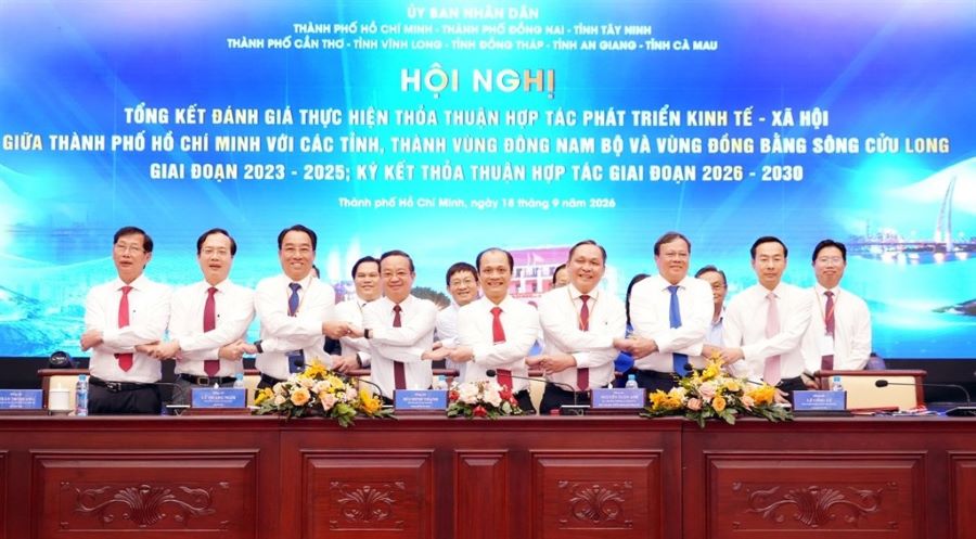 L&atilde;nh đạo UBND Th&agrave;nh phố Hồ Ch&iacute; Minh v&agrave; c&aacute;c tỉnh, th&agrave;nh phố k&yacute; kết Thỏa thuận hợp t&aacute;c ph&aacute;t triển kinh tế - x&atilde; hội giai đoạn 2026 - 2030.