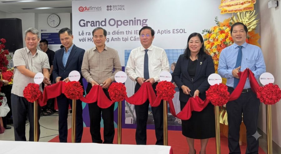 Đại biểu thực hiện nghi thức ra mắt địa điểm tổ chức thi IELTS và Aptis ESOL quốc tế tại TP Cần Thơ. Đại biểu thực hiện nghi thức ra mắt địa điểm tổ chức thi IELTS và Aptis ESOL quốc tế tại TP Cần Thơ.